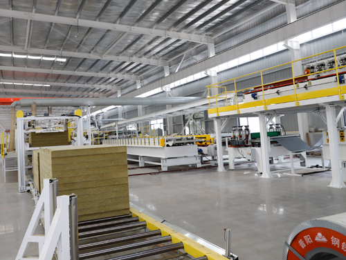 บล็อกบริษัทล่าสุดเกี่ยวกับ Hebei Greens Launches Stone Wool Sandwich Panel Production Line with 3-15 m/min Continuous Output