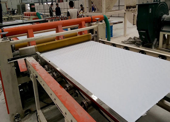 อัตโนมัติ Semi-Automatic Pvc Laminated ตะเบียนเพดานไพสต์ทําเครื่องจักรสายการผลิต