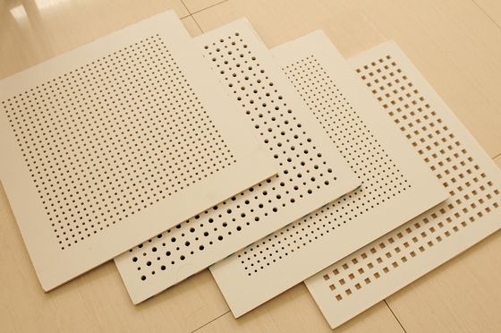 เพดาน Acoustical แผ่นเจาะเครื่องสำหรับรูกลม / สแควร์