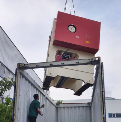 บอร์ดยิปซั่ม PVC ความเร็วสูงกระเบื้องเพดานเจาะรูเครื่องเจาะ