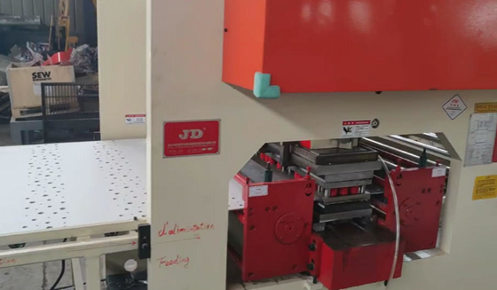 ใช้งานง่ายต่อการใช้กระเบื้องไฮดรอลิกเครื่องกด MDF บอร์ดบอร์ดเครื่องเจาะบอร์ดเครื่องจักร