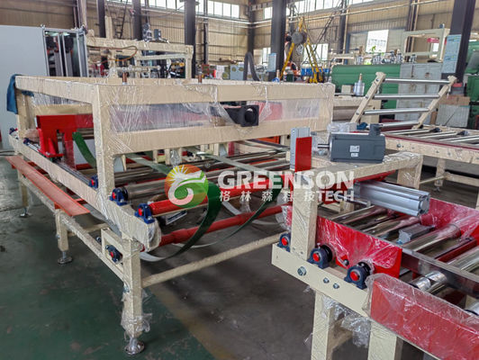 ราคาดี อัตโนมัติเครื่อง laminating สําหรับ PVC Plaster บอร์ดที่มีขนาด 600 * 600 มิลลิเมตร บอร์ด, การควบคุม PLC และการรับประกัน 1 ปี ออนไลน์