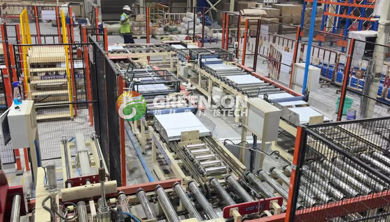 ราคาดี เครื่องเคลือบอัตโนมัติเต็มรูปแบบด้วยความเร็วการเคลือบ 15 ม./นาทีและการป้อนบอร์ดอัตโนมัติสำหรับการตัดเพดานยิปซั่มเท็จ ออนไลน์