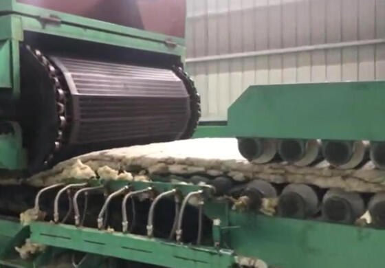 ราคาดี สายการผลิตหินหญ้าที่ควบคุมโดย PLC อัตโนมัติ ความกว้าง 1.2 เมตร สําหรับการผลิตแผ่นหญ้าแร่ ออนไลน์