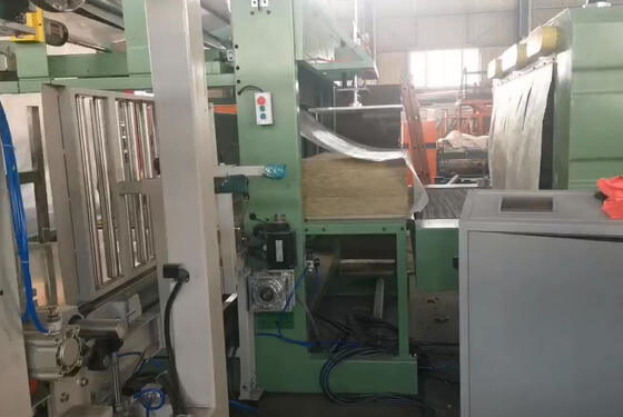 สายการผลิตขนสัตว์หินควบคุมด้วย PLC พร้อมการบ่มด้วยอุณหภูมิสูงและความหนาแน่นของวัตถุดิบ 80-200 กก./ลบ.ม.