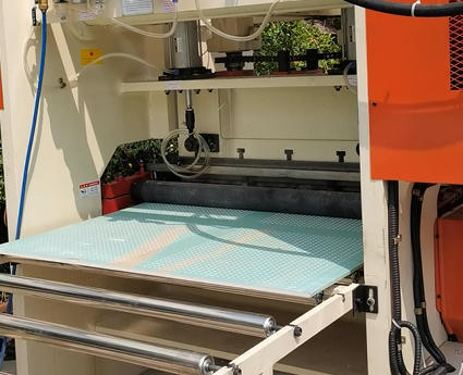 ราคาดี เครื่องเจาะแผ่นไพสต์ประสิทธิภาพสูง พร้อมคอมพิวเตอร์ควบคุมกลาง ความกว้างเจาะ 1220 มม และรูปรูหลายรู ออนไลน์