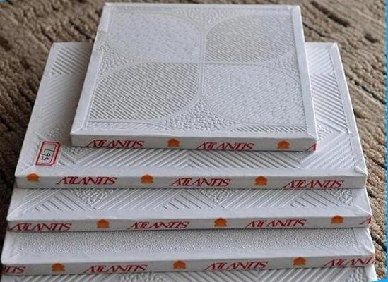 เครื่องจักรเพดานยิปซั่ม PVC เครื่องจักรวัสดุก่อสร้างเครื่องจักรความเร็ว 15 เมตร / นาที