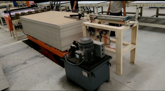 มืออาชีพป้อนแผงอัตโนมัติสำหรับ Plasterboard PVC เครื่องเคลือบ